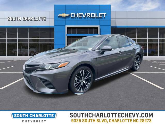 2019 Toyota Camry SE FWD photo