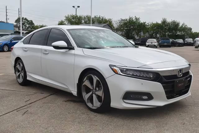 2019 Honda Accord Touring 2.0T FWD photo