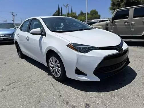 2018 Toyota Corolla LE FWD photo