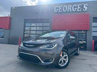 2020 Chrysler Pacifica Minivan Limited FWD photo