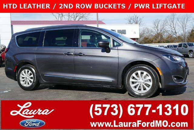 2019 Chrysler Pacifica Minivan Touring L FWD photo