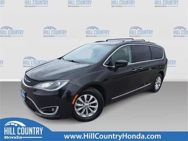 2019 Chrysler Pacifica Minivan Touring L FWD photo