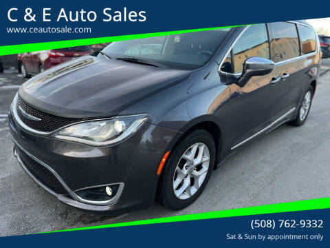 2020 Chrysler Pacifica Minivan Limited FWD photo