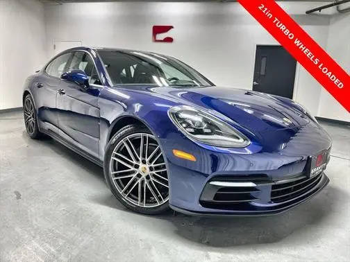 2020 Porsche Panamera  RWD photo