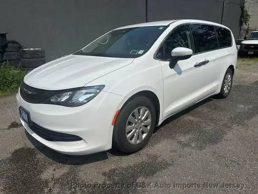 2020 Chrysler Voyager L FWD photo