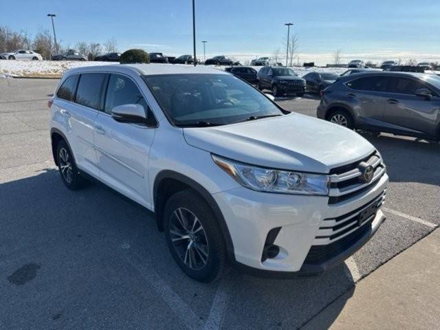 2019 Toyota Highlander LE AWD photo