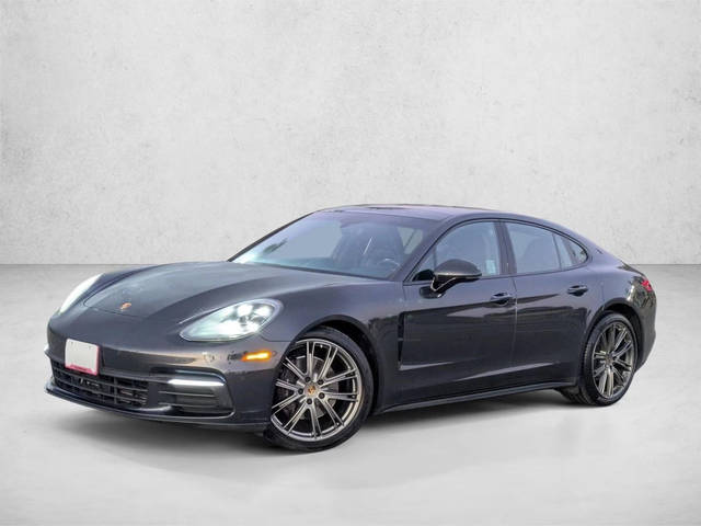 2020 Porsche Panamera  RWD photo