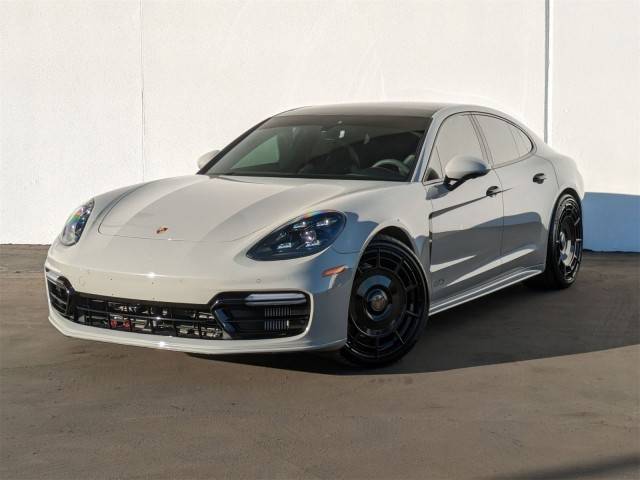 2020 Porsche Panamera GTS AWD photo