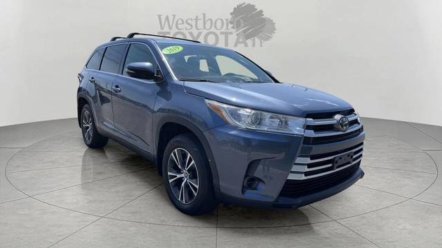 2019 Toyota Highlander LE AWD photo