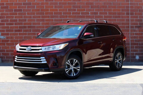 2017 Toyota Highlander LE FWD photo