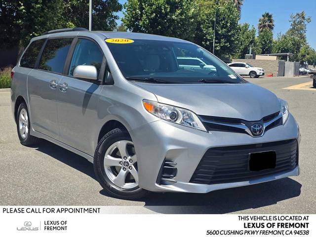 2020 Toyota Sienna LE FWD photo