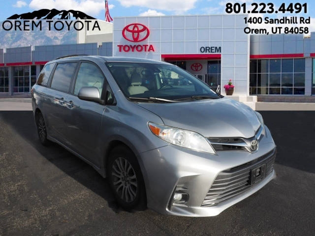 2018 Toyota Sienna XLE FWD photo