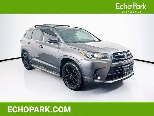 2019 Toyota Highlander SE FWD photo