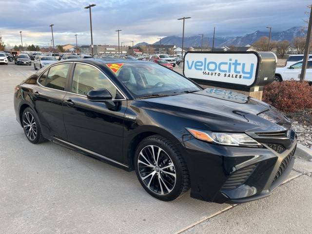 2019 Toyota Camry Hybrid SE FWD photo