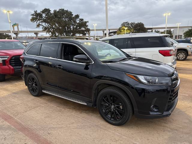 2019 Toyota Highlander SE FWD photo