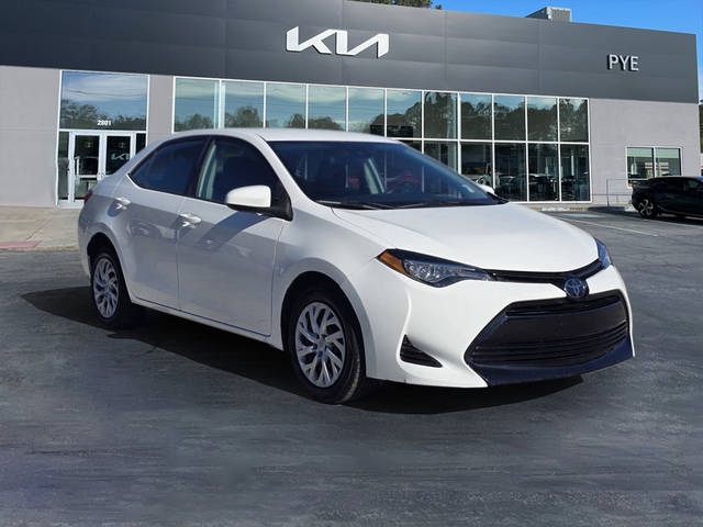 2018 Toyota Corolla LE FWD photo