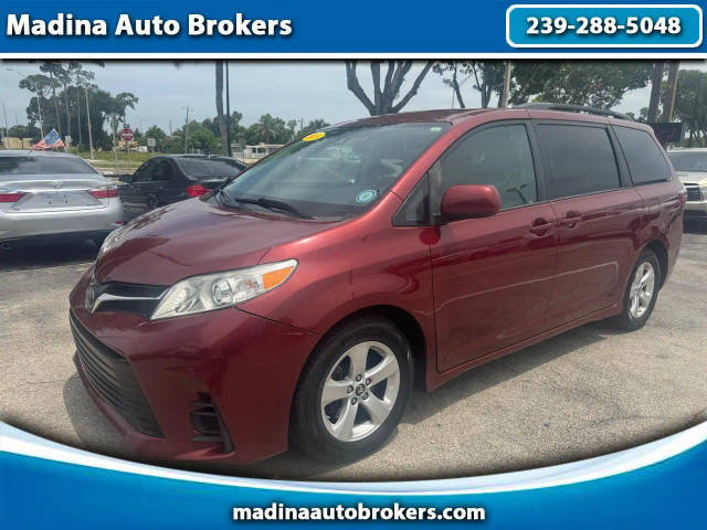 2019 Toyota Sienna LE FWD photo