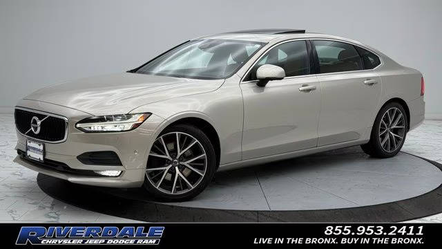 2018 Volvo S90 Momentum AWD photo