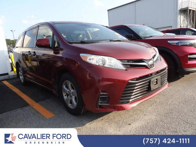 2020 Toyota Sienna LE FWD photo