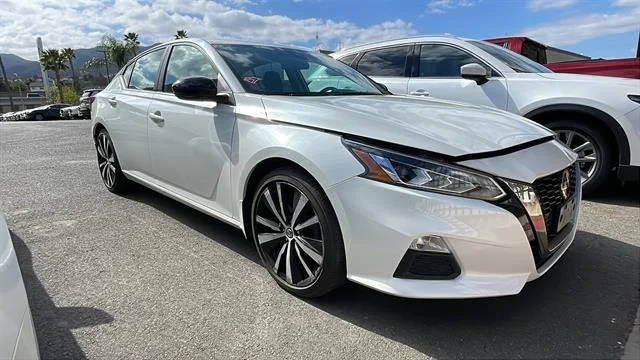 2020 Nissan Altima 2.0 SR FWD photo