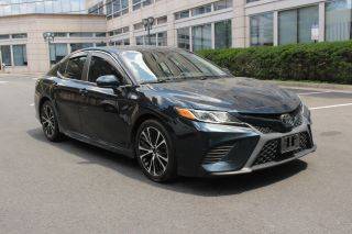 2019 Toyota Camry SE FWD photo