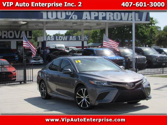 2019 Toyota Camry SE FWD photo