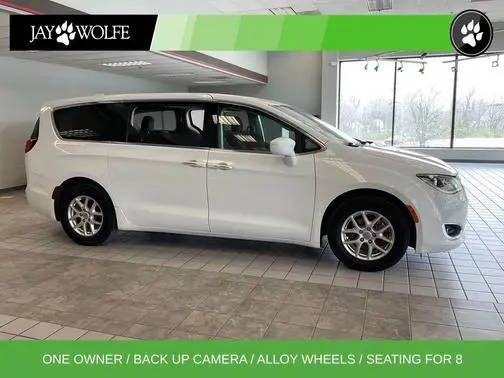 2020 Chrysler Pacifica Minivan Touring FWD photo