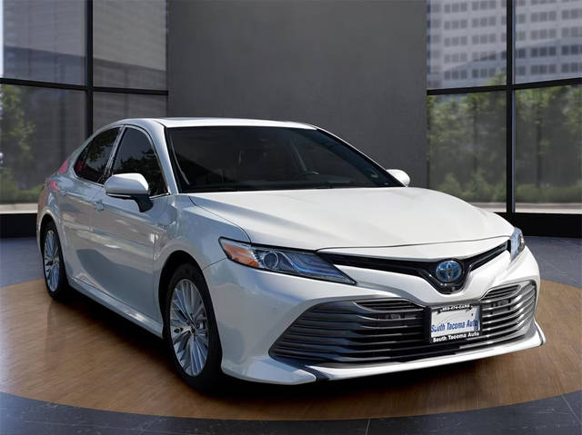 2019 Toyota Camry Hybrid XLE FWD photo