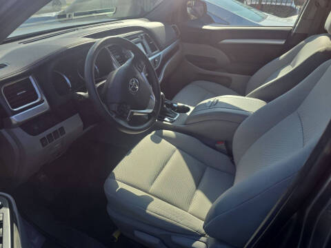 2019 Toyota Highlander LE FWD photo