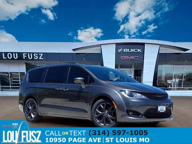 2020 Chrysler Pacifica Minivan Touring L Plus FWD photo