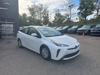 2020 Toyota Prius LE FWD photo