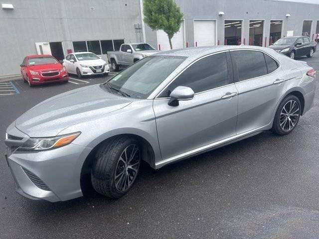 2019 Toyota Camry SE FWD photo