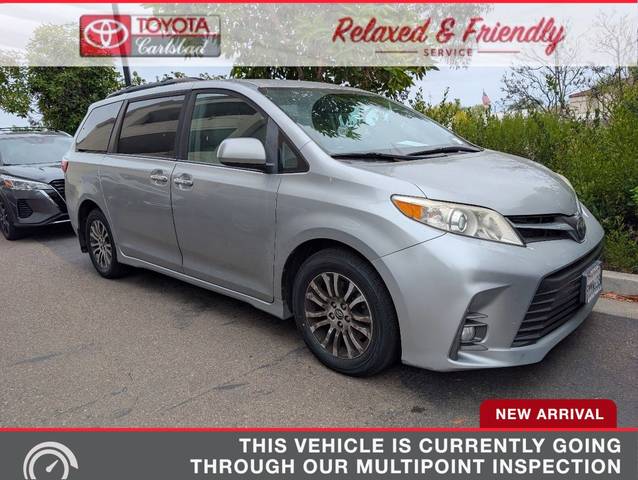 2020 Toyota Sienna XLE FWD photo