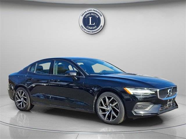 2020 Volvo S60 Momentum FWD photo