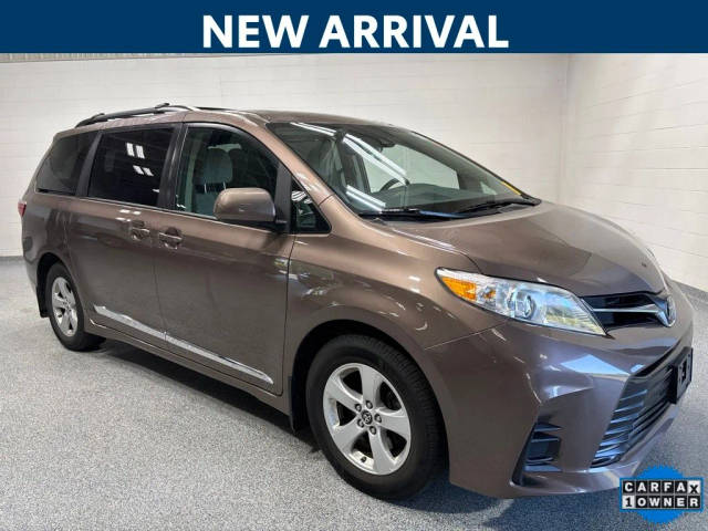 2020 Toyota Sienna LE FWD photo