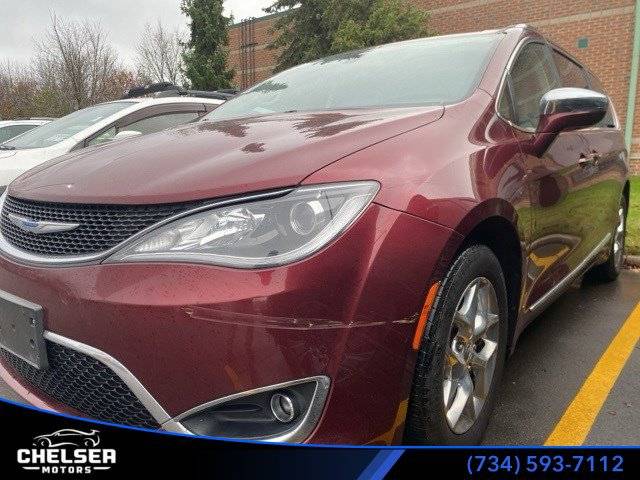 2018 Chrysler Pacifica Minivan Limited FWD photo