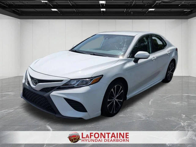 2020 Toyota Camry SE FWD photo
