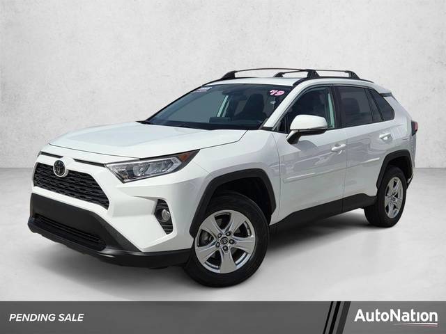 2019 Toyota RAV4 XLE FWD photo