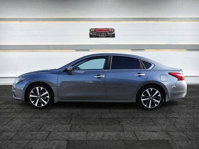 2016 Nissan Altima 2.5 SR FWD photo