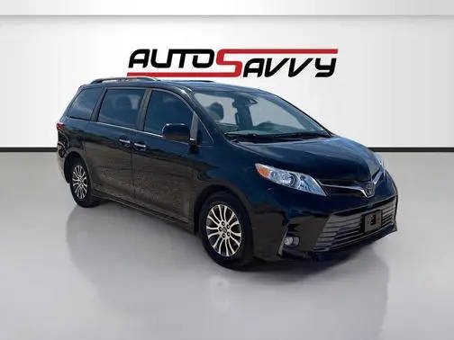 2020 Toyota Sienna XLE FWD photo