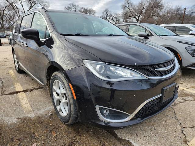 2018 Chrysler Pacifica Minivan Touring L Plus FWD photo