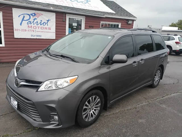 2020 Toyota Sienna XLE FWD photo