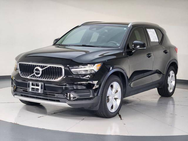 2020 Volvo XC40 Momentum FWD photo
