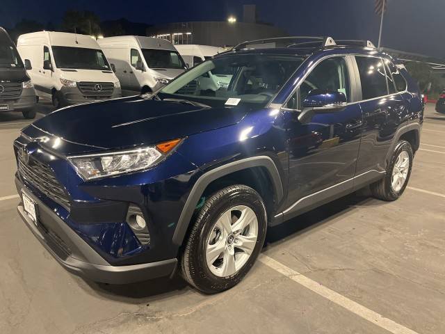 2019 Toyota RAV4 XLE FWD photo