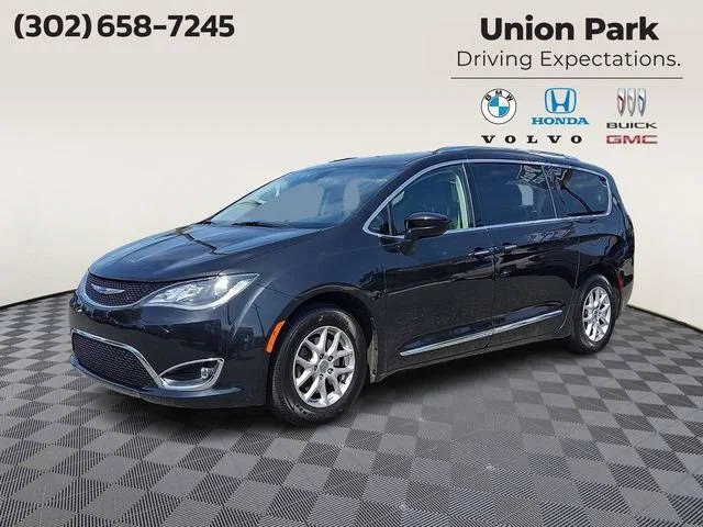 2020 Chrysler Pacifica Minivan Touring L FWD photo