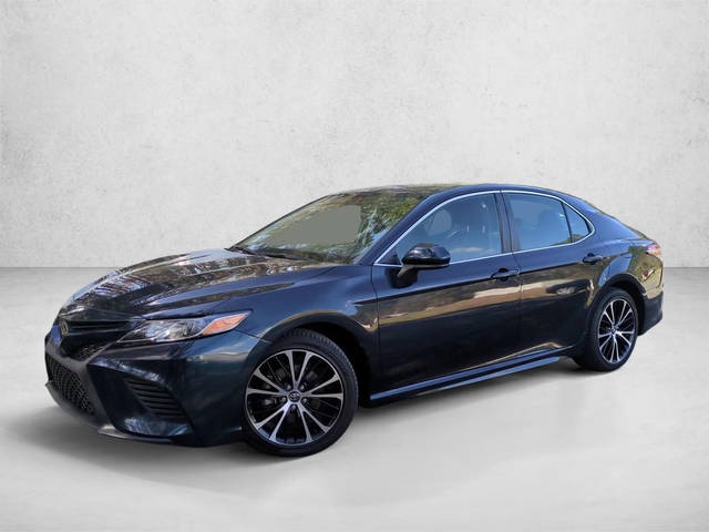 2020 Toyota Camry SE FWD photo