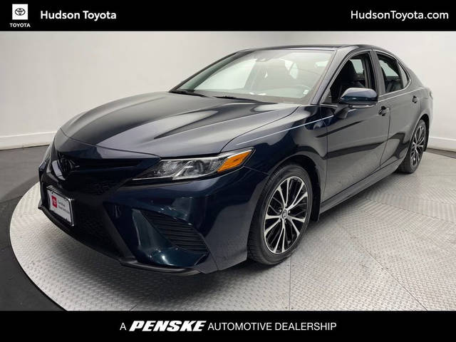 2020 Toyota Camry SE FWD photo