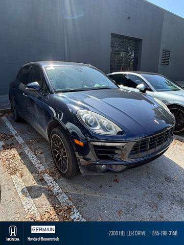 2017 Porsche Macan  AWD photo