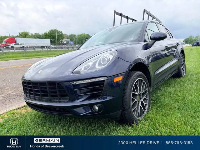 2017 Porsche Macan  AWD photo