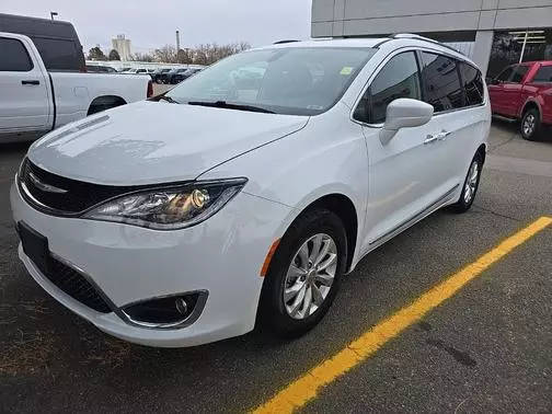 2019 Chrysler Pacifica Minivan Touring L FWD photo